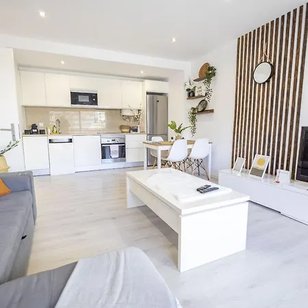 Contemporary Sandy Flat - Terrace & Seaside Διαμέρισμα *