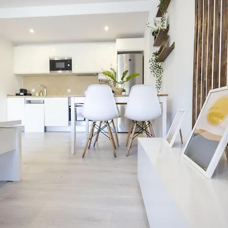 Διαμέρισμα Contemporary Sandy Flat - Terrace & Seaside